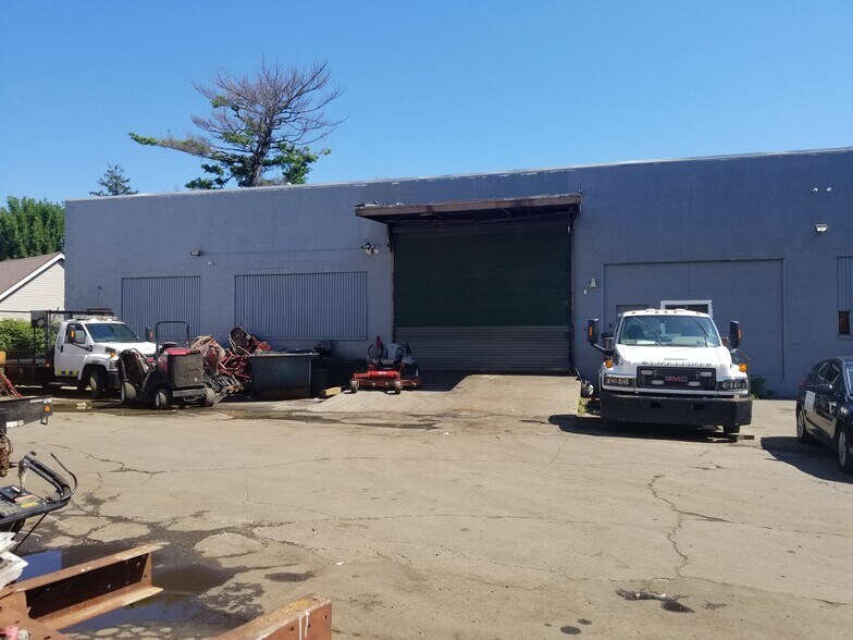 More Photos Of 95 Elmcroft Rd, Stamford Warehouse For Lease