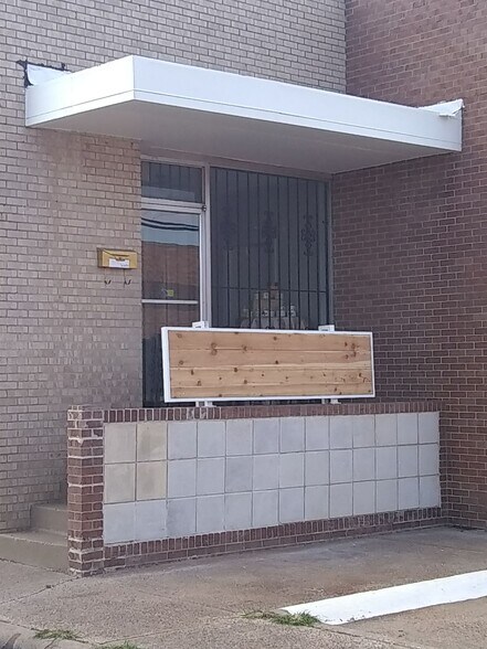 More Photos Of 2535 Farrington St, Dallas Light Distribution For Lease