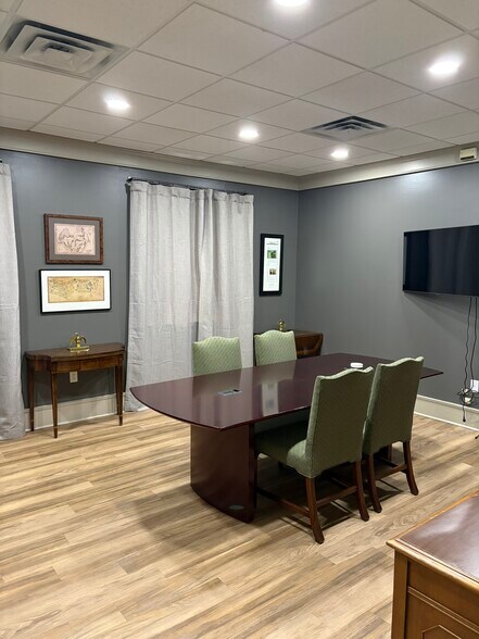 More Photos Of 823 Chickamauga Ave, Rossville Office For Lease