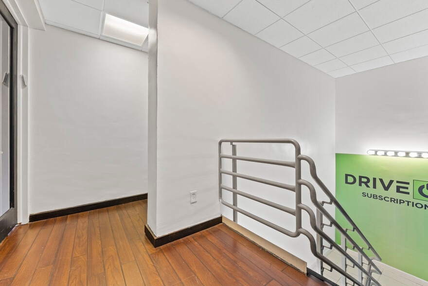 More Photos Of 20165-20199 NE 16th Pl, Miami Flex For Lease