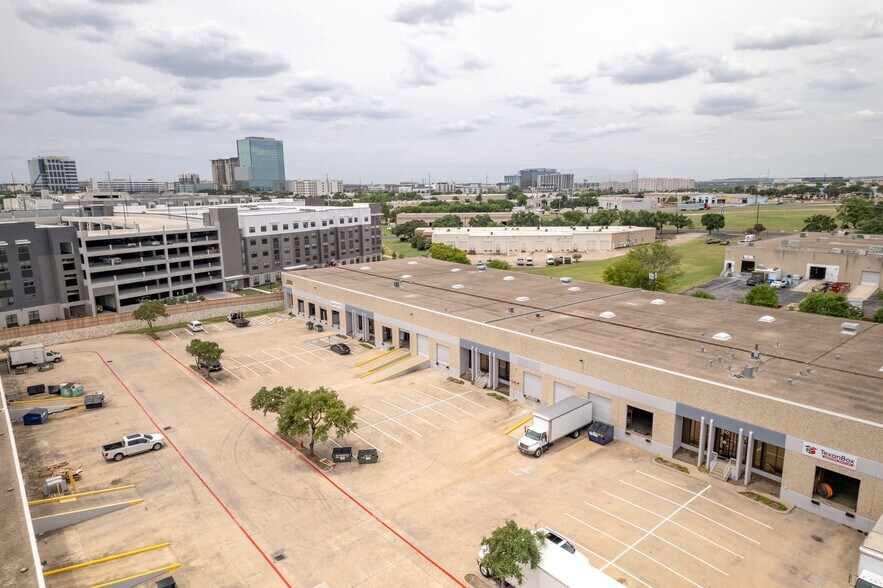 More Photos Of 2200 Denton Dr, Austin Warehouse For Lease