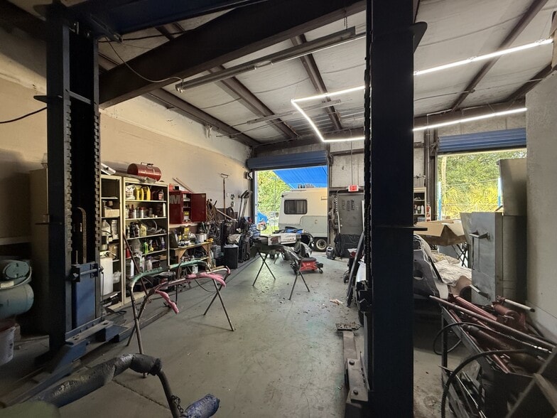 More Photos Of 5508 Benchmark Ln, Sanford Warehouse For Sale