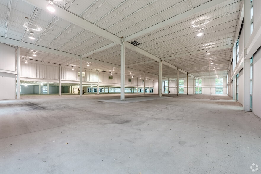 More Photos Of 173 Industry Dr, Pittsburgh Showroom For Lease