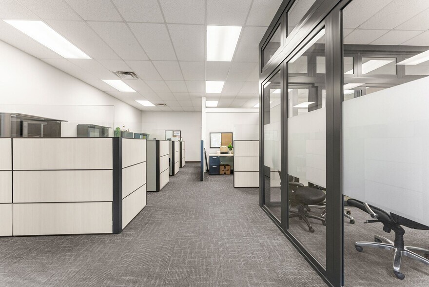 More Photos Of 3917 Old Flowery Branch Rd, Oakwood Flex For Lease