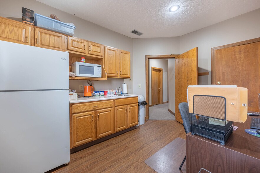More Photos Of 7036 Corporate Way, Washington Township Office For Sale