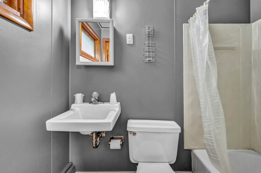 More Photos Of 44077 Oberlin Elyria Rd, Oberlin Hotel For Sale