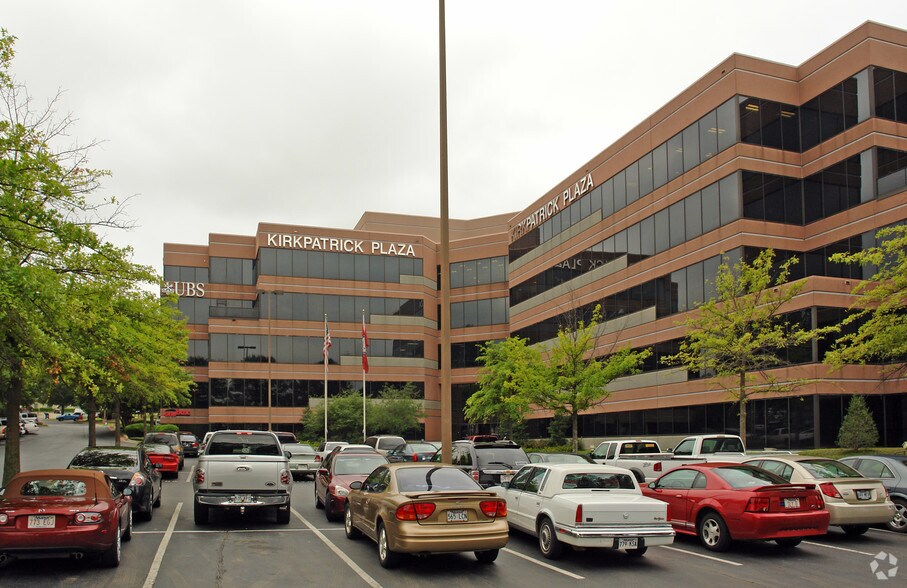 More Photos Of 10800 Financial Centre Pkwy, Little Rock Office For Lease
