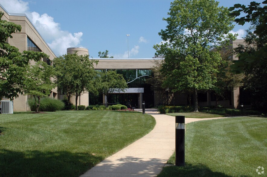 More Photos Of 252 Chapman Rd, Newark Office For Lease