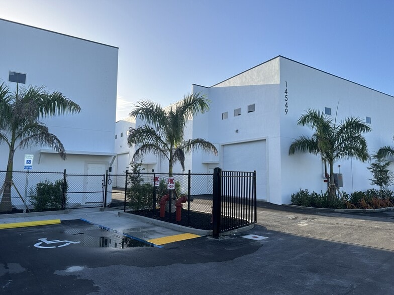Primary Photo Of 15547 Global Pkwy., Fort Myers Self Storage For Sale