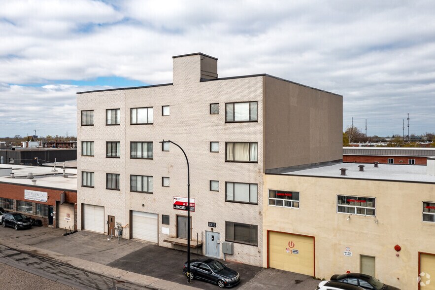 More Photos Of 8515 Av 9e, Montréal Light Manufacturing For Sale