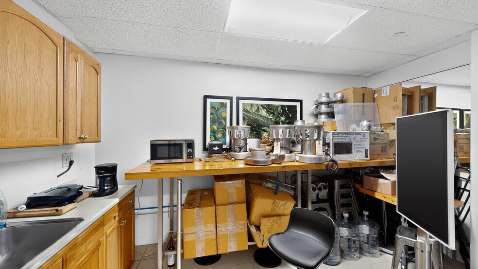 More Photos Of 1043 47th Ave, Long Island City Apartments For Sale