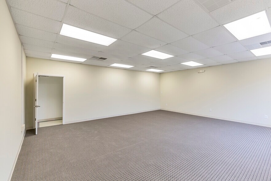 More Photos Of 516 Pearman Dairy Rd, Anderson Freestanding For Sale