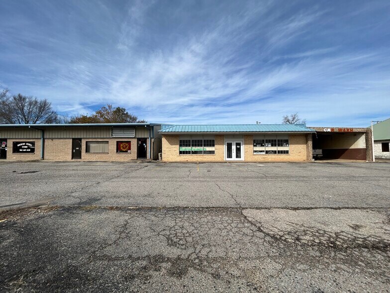 More Photos Of 6421 State Highway 31 E, Murchison Storefront For Sale