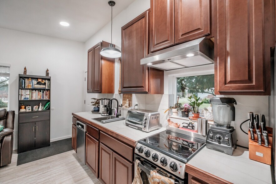 More Photos Of 909 Curry Rd, Roseburg Specialty For Sale