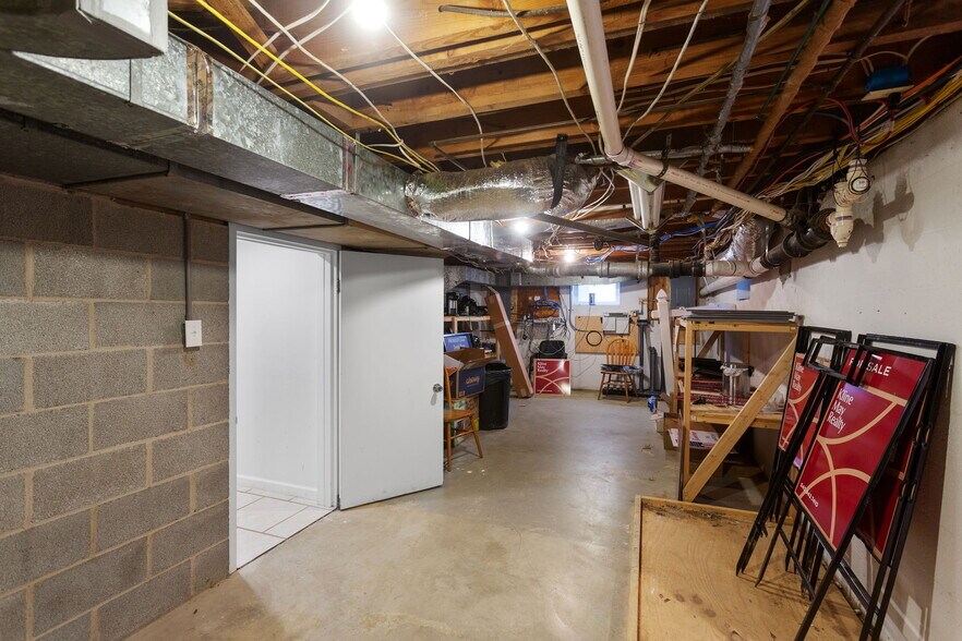 More Photos Of 2352 Jefferson Hwy, Waynesboro Office For Sale