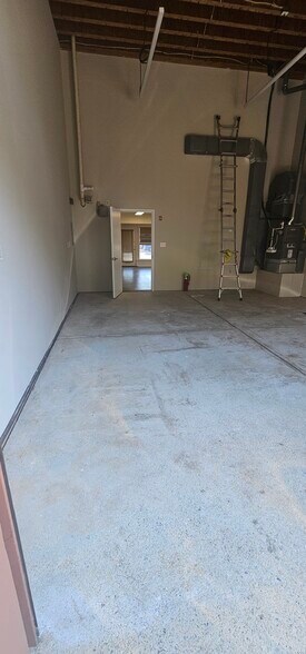 More Photos Of 711 N Main St, Pleasantville General Retail For Lease