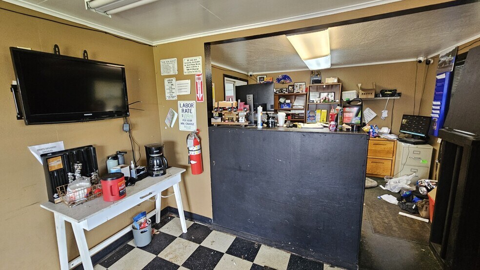 More Photos Of 1351 Alabama St, Longview Warehouse For Sale