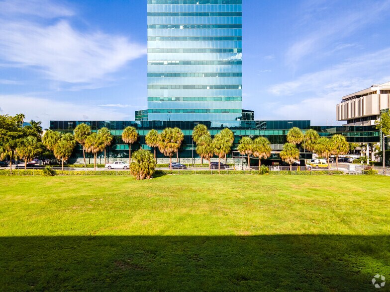 More Photos Of 1 E Broward Blvd, Fort Lauderdale Office For Lease