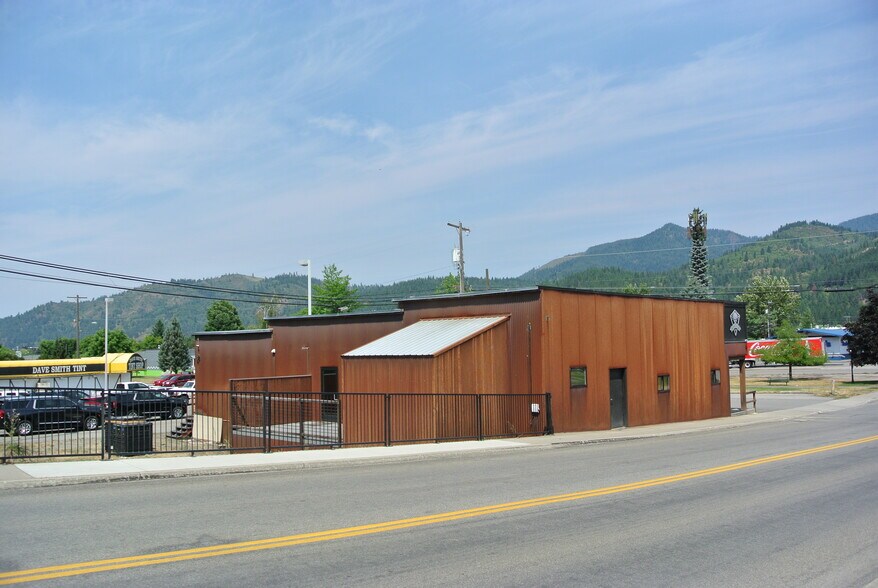 More Photos Of 2 S Division St, Kellogg Restaurant For Sale