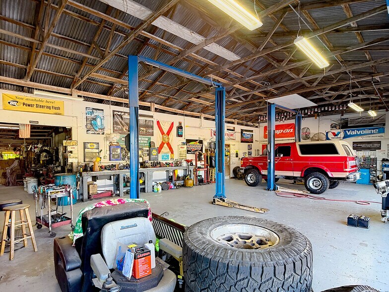 More Photos Of 16924 Shady Hills Rd, Spring Hill Auto Repair For Sale