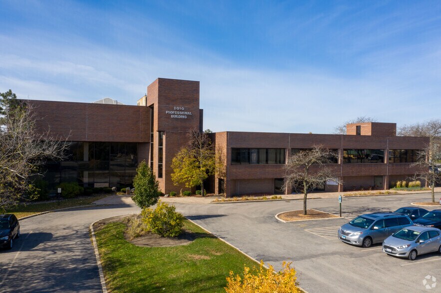 More Photos Of 2010 S Arlington Heights Rd, Arlington Heights Medical For Lease