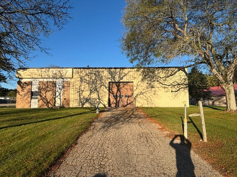 Primary Photo Of 525 Industrial Park Dr, Hastings Warehouse For Lease