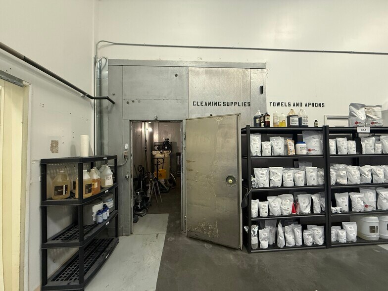 More Photos Of 930 N 1430 W, Orem Manufacturing For Lease