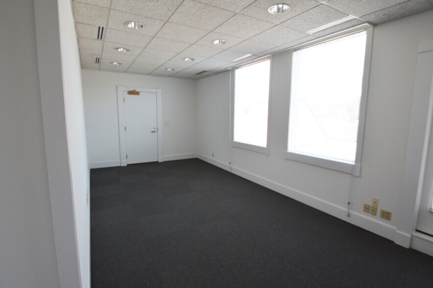 More Photos Of 119 Brookstown Ave, Winston-Salem Office For Lease