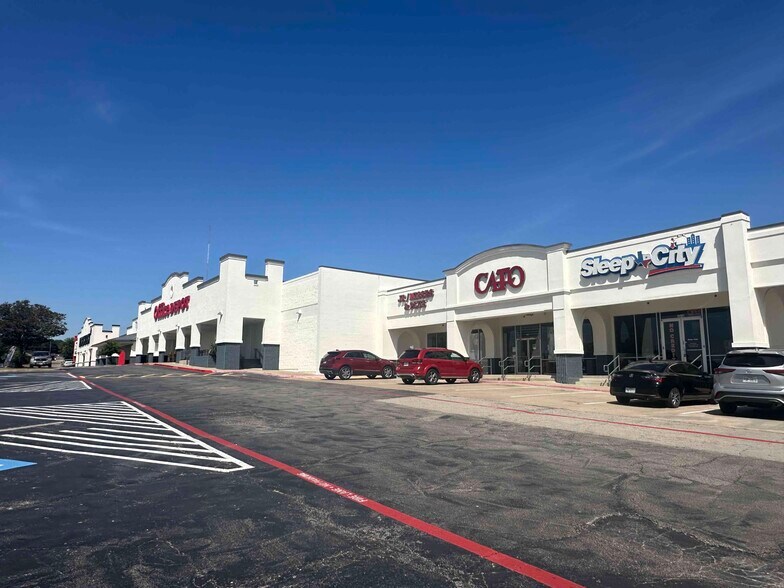 More Photos Of 4400 Little Rd, Arlington Unknown For Lease