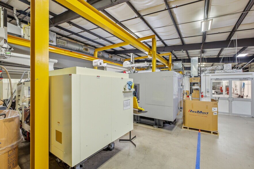 More Photos Of 315 N Park Dr, San Antonio Warehouse For Sale