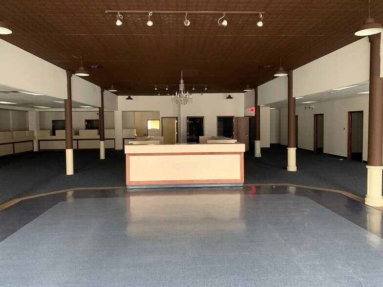 More Photos Of 711 Washington Ave, Bay City Medical For Lease