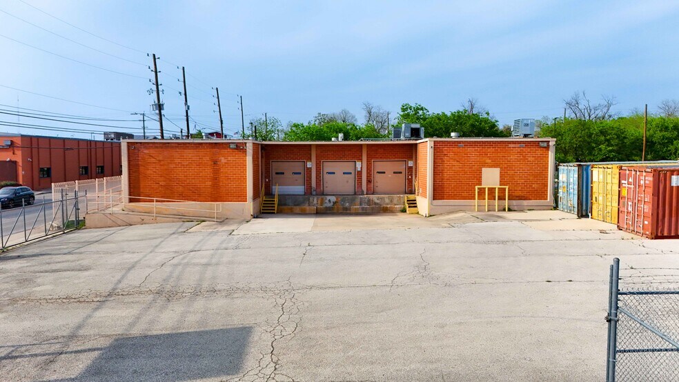 Primary Photo Of 1403 E Houston St, San Antonio Flex For Lease