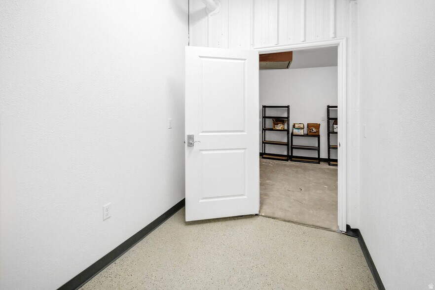 More Photos Of 46 S Center St, Elsinore Industrial For Sale