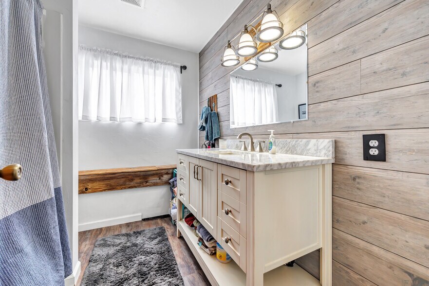 More Photos Of 513-529 Duluth Ave, Sturgeon Bay, Sturgeon Bay General Retail For Sale