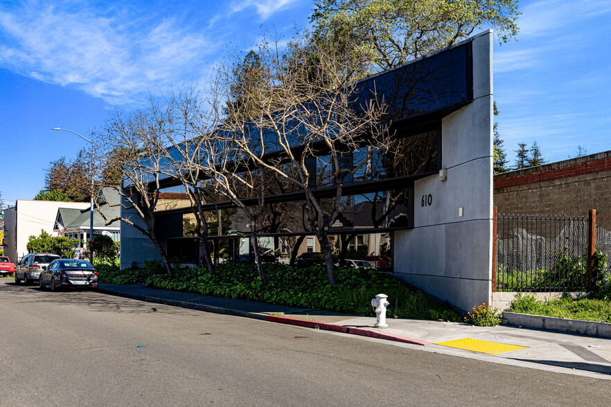 Primary Photo Of 610 Davis St, Santa Rosa Office For Sale