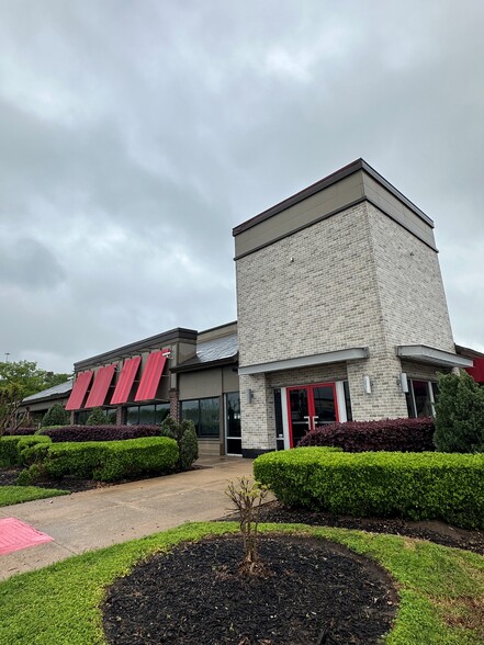 Primary Photo Of 12895 Gulf Fwy, Houston Restaurant For Lease