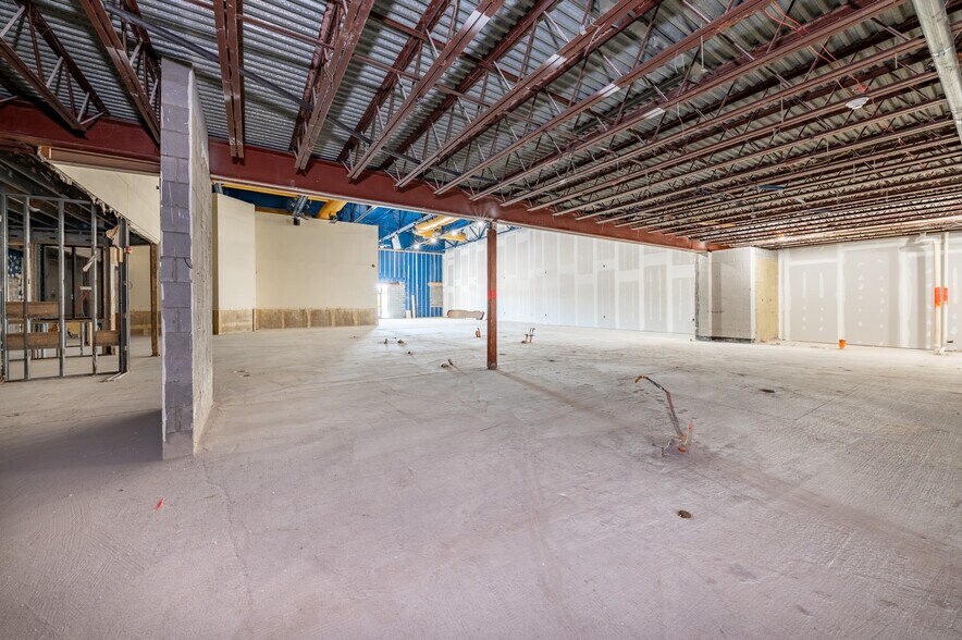 More Photos Of 50 Middletown Loop, White Hall Storefront Retail Office For Lease