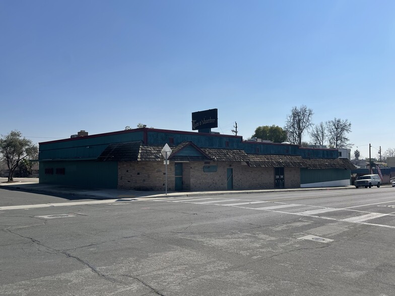 Primary Photo Of 2345 Alta Vista Dr, Bakersfield Restaurant For Lease