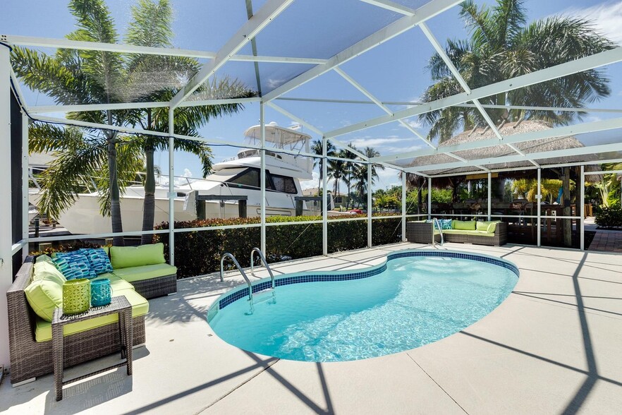 More Photos Of 2960 Oleander St, Saint James City Hotel For Sale