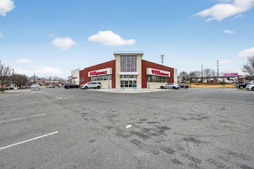 More Photos Of 4000 Battleground Ave, Greensboro Drugstore For Sale