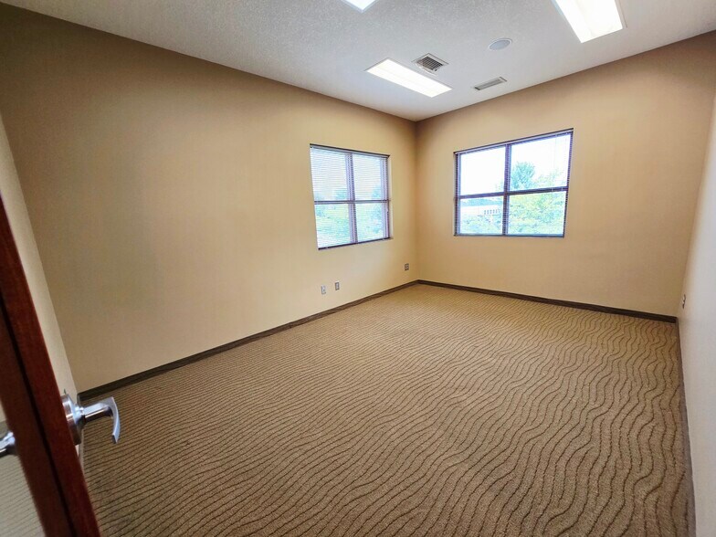 More Photos Of 3525 Plymouth Blvd, Plymouth Office Residential For Lease