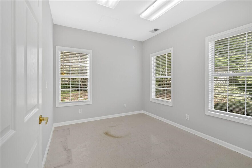 More Photos Of 707 Whitlock Ave SW, Marietta Medical For Sale