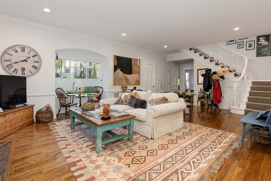 More Photos Of 208 El Camino Dr, Beverly Hills Apartments For Sale