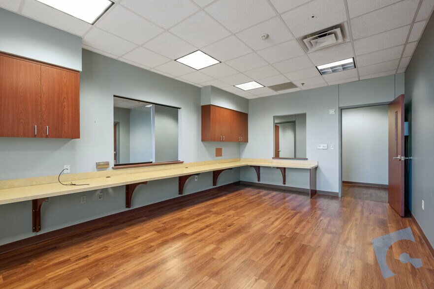 More Photos Of 809 W Harwood Rd, Hurst Medical For Lease