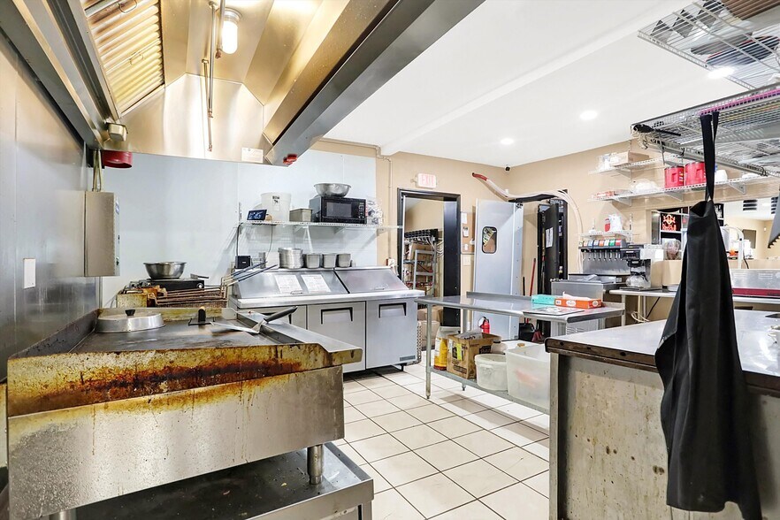 More Photos Of 2023 E Southeastern Ave, Indianapolis Restaurant For Sale