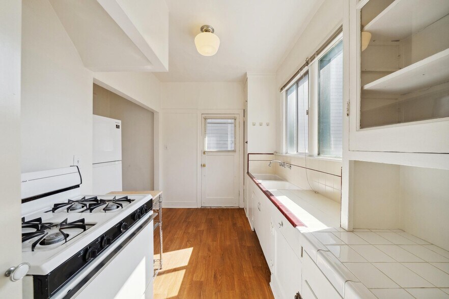 More Photos Of 309 63rd St, Oakland Apartments For Sale