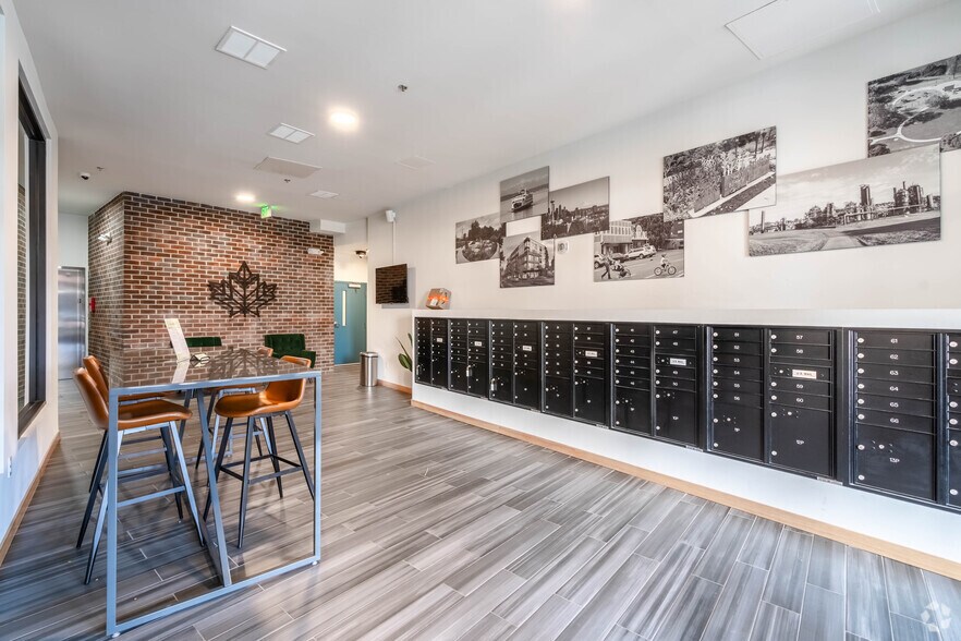 More Photos Of 8829 Roosevelt Way NE, Seattle Apartments For Lease