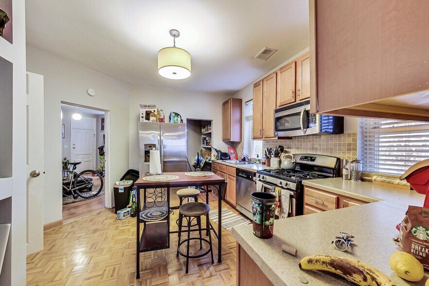 More Photos Of 2965 N Lincoln Ave, Chicago Storefront Retail Residential For Sale