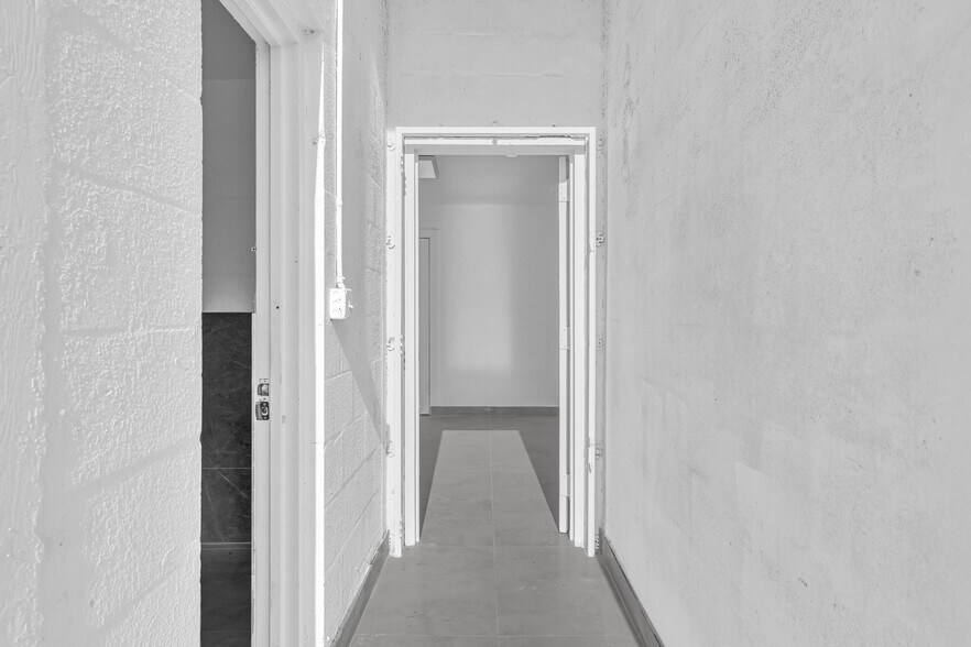 More Photos Of 570 NW 54th St, Miami Auto Repair For Lease