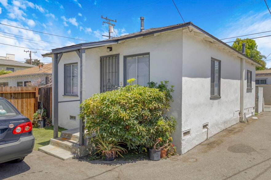 More Photos Of 1937 17th St, Santa Monica Apartments For Sale